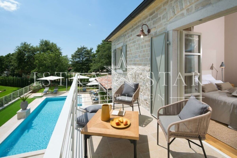Luxuriöse Steinvilla mit Pool und umfangreichem Sport- und Freizeitangebot